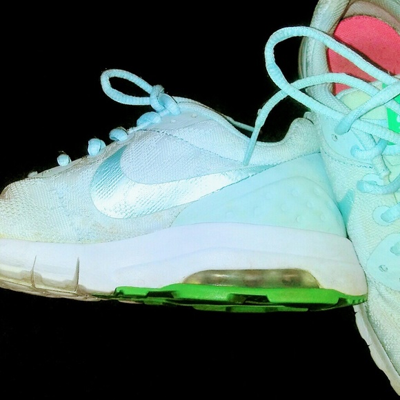 Nike shoes - Picture 2 of 3